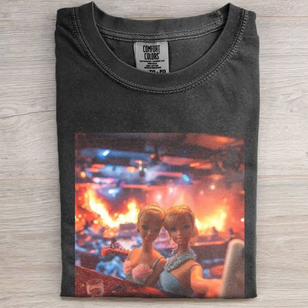 BARBIECORE PARTY GROUP PHOTO TEE