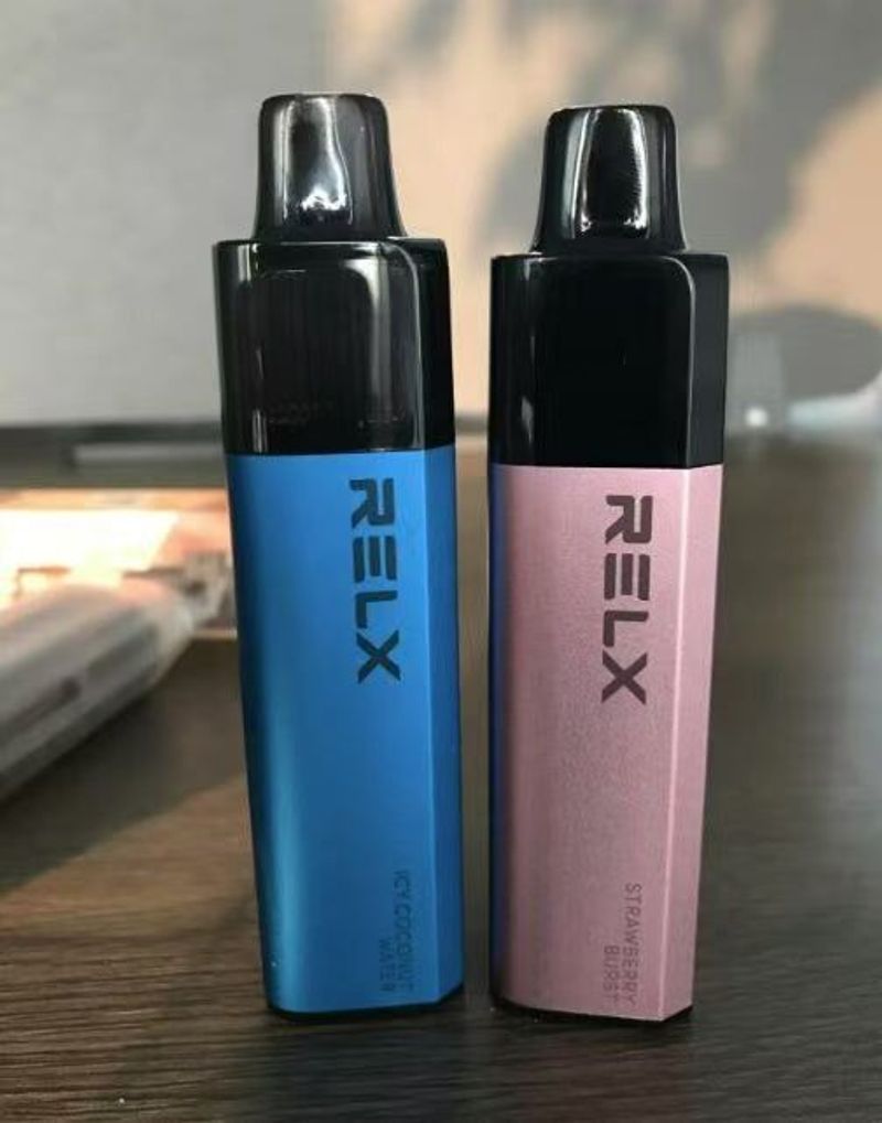RELX悅刻超耐用8000口一次性电子雾化烟，采用高品质陶瓷芯，口感绵柔顺滑，官方正品有保障