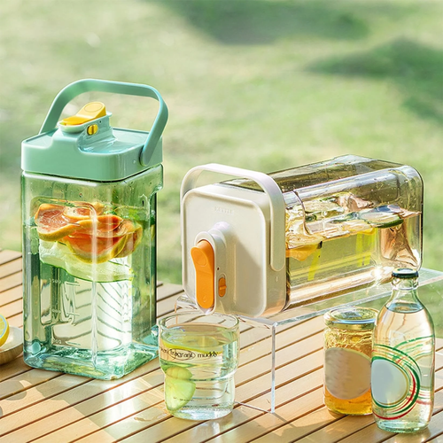 😍  The cold water pitcher features a unique design with a tap on the bottom, making it easy for you to enjoy iced beverage anytime. The pitcher is also sealed to keep your drink fresh overnight and can be stored in the fridge.😎