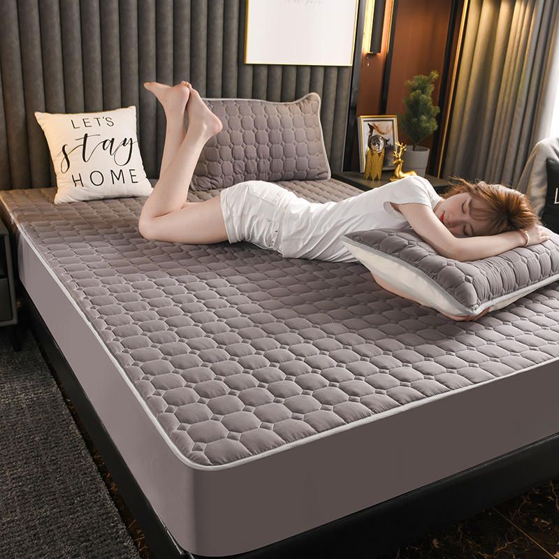 Velvet mattress cover, breathable bedding set