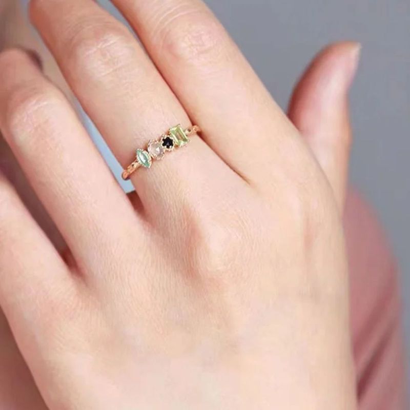 شخصية متعددة الأحجار الجدة أمي خاتم الأسرة خمر Milgrain الدائري