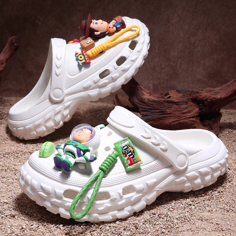 لعبة قصة كروكس-كروكس أساسي للنزهات الصيفية ، ٢٠٢٥ كروكس شاطئ جديد خارجي مانع للإنزلاق نعل سميك