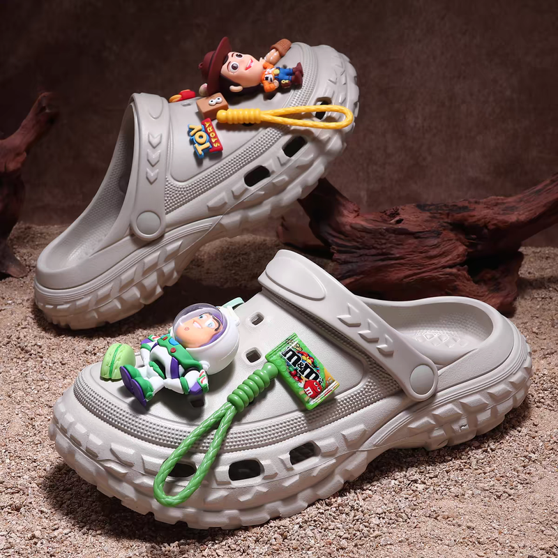 لعبة قصة كروكس-كروكس أساسي للنزهات الصيفية ، ٢٠٢٥ كروكس شاطئ جديد خارجي مانع للإنزلاق نعل سميك