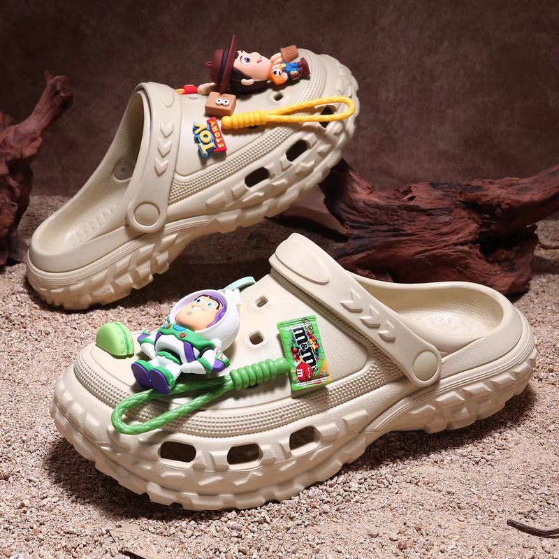 لعبة قصة كروكس-كروكس أساسي للنزهات الصيفية ، ٢٠٢٥ كروكس شاطئ جديد خارجي مانع للإنزلاق نعل سميك