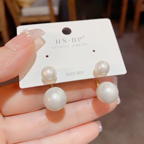 Elegant Earrings with Mixed-Size Pearls: Exquisite Design & Luxury Aesthetic