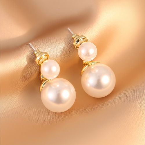 Elegant Earrings with Mixed-Size Pearls: Exquisite Design & Luxury Aesthetic