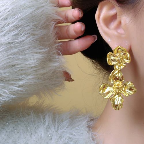 High-End Textured Metal Flower Earrings with Elegant Silhouette & Refined Craftsmanship