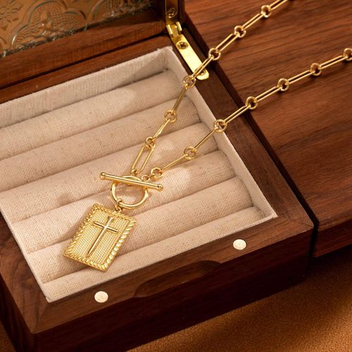 New Geometric Cross Necklace - A Minimalist Design OT Clasp Choker, Fashionable, Unique and Versatile Jewelry