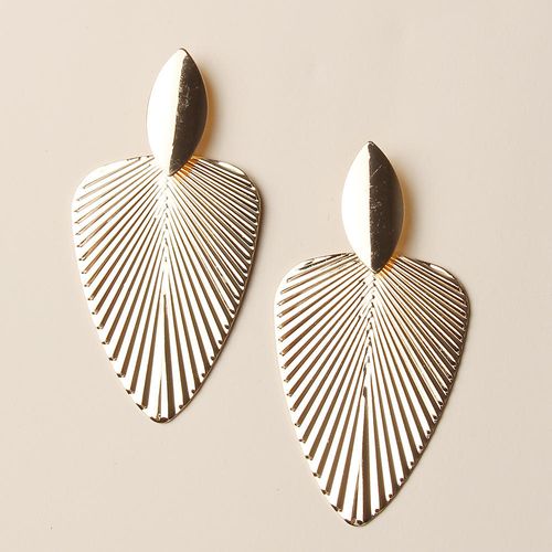 Fashion Alloy Stud Earrings - Elliptical Ginkgo Leaf Design for Women, Pleated Blade Details, High-End Sense, Versatile Accessories