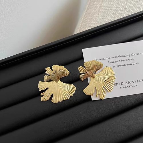 Luxe, Classy Ginkgo Leaf Earrings for Effortless Elegance