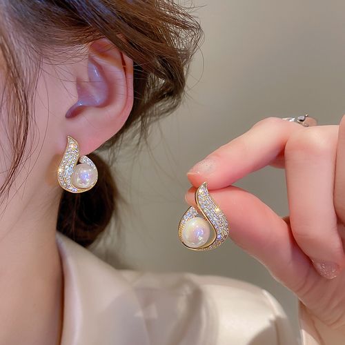 Vintage Pearl Earrings for Women - 2025 Trending Designer Statement Pieces | Elegant, Luxe Texture & Chic Style