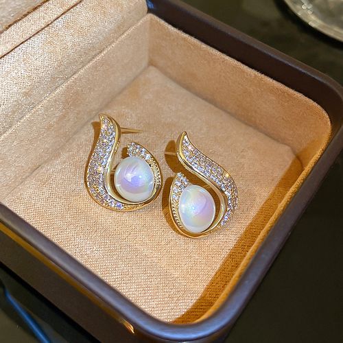 Vintage Pearl Earrings for Women - 2025 Trending Designer Statement Pieces | Elegant, Luxe Texture & Chic Style