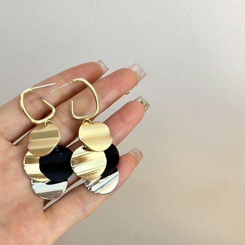 Eye-Catching Contrast-Colored Metal Disc Tassel Earrings