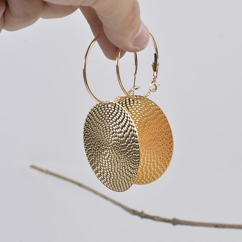 European and American Retro Circular Pattern Earrings - Stylish, Exaggerated & Minimalist Design with High-End Round Disk Pendants