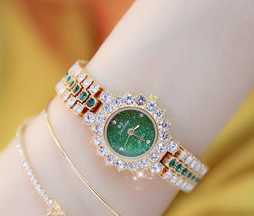 Zaffir Small Green Watch Women's Steel Belt Quartz Watch Ring Gift Set Boxed 5-piece Set. Packing list: Wristwatch, necklace, earring*2, ring, Bracelet.
