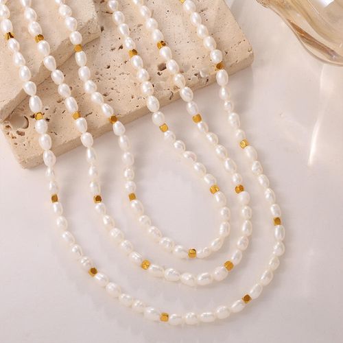 Queen Portrait Medallion Pendant, Irregular Pearl Chain Vintage Elegant Neck Jewelry for Women