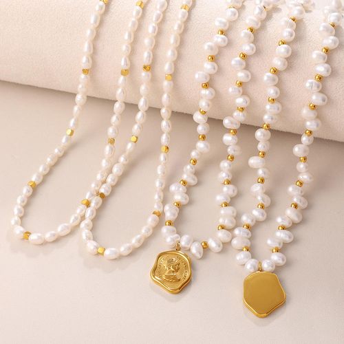 Queen Portrait Medallion Pendant, Irregular Pearl Chain Vintage Elegant Neck Jewelry for Women