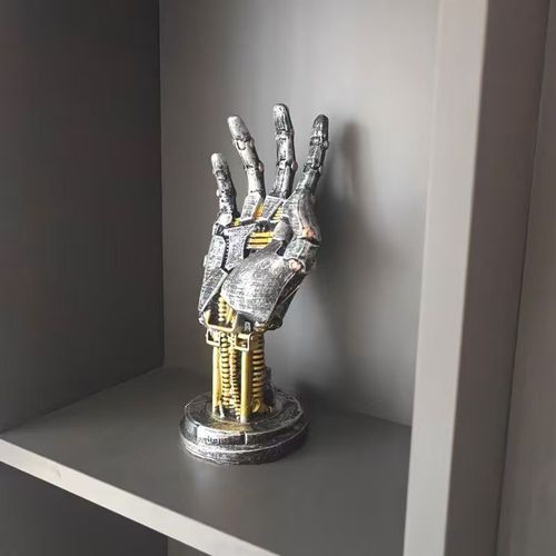 Cyberpunk Mechanical Hand: Desktop Stand for Xbox-Switch Controllers Resin Ornament for Gaming Setups