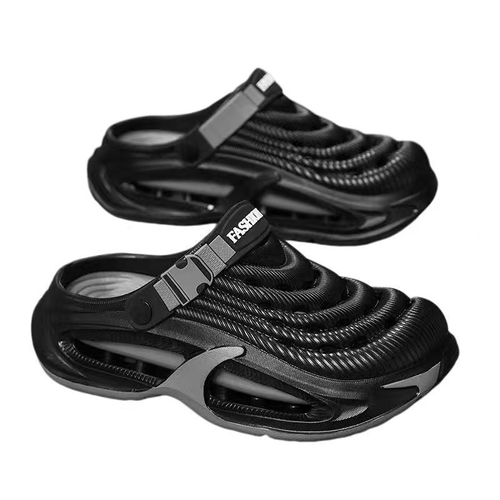Men's thick-soled summer slides—breathable, outdoor-ready beach sandals with a closed-toe design.