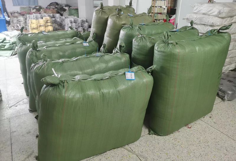 Men's and women's cotton T-shirts mixed style, 300 pieces per bag