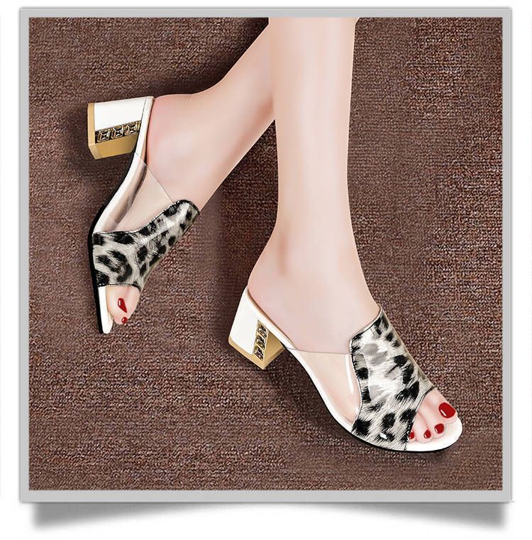 🔥Hot Sale🔥Women's open-toe summer slippers versatile new medium high-heeled crystal leopard print square thick-heeled sandals with open back