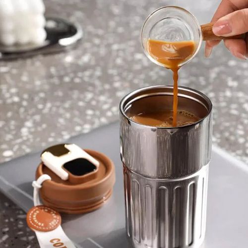 Coffee thermos with temperature display