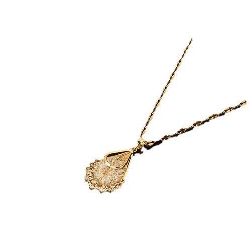 A fashionable and versatile neck chain for women, featuring a dazzling golden wire-shaped waterdrop pendant necklace, perfect for any occasion, elegant and stylish.