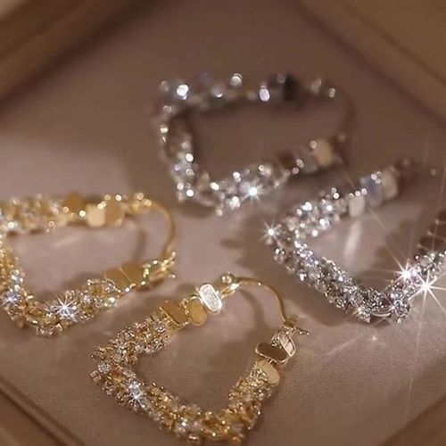 Shining diamond glittering silver ring - light, luxurious, high-end, unique ear stud. 2025 new style earrings, best-selling ear ring. Ear hook jewelry.