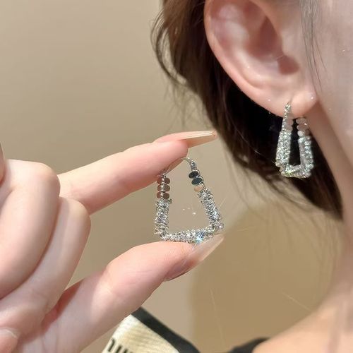 Shining diamond glittering silver ring - light, luxurious, high-end, unique ear stud. 2025 new style earrings, best-selling ear ring. Ear hook jewelry.