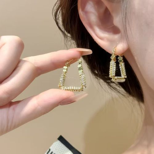 Shining diamond glittering silver ring - light, luxurious, high-end, unique ear stud. 2025 new style earrings, best-selling ear ring. Ear hook jewelry.