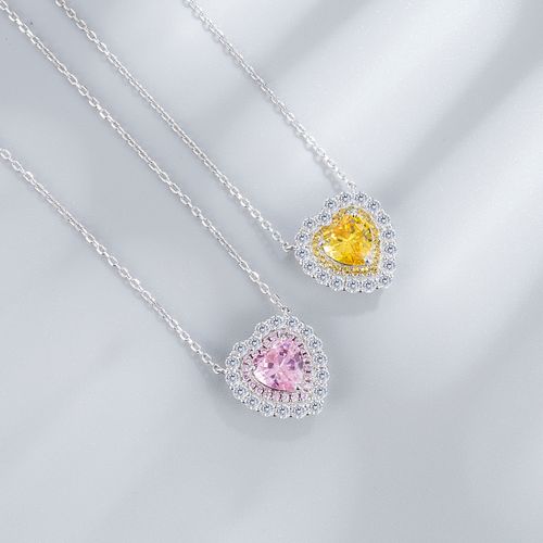 Exquisite heart-shaped birthstone necklace, suitable for mother, girl or lady. Platinum-plated square crystal zirconium pendant with a shining halo as a birthday, anniversary or Valentine's Day gift.