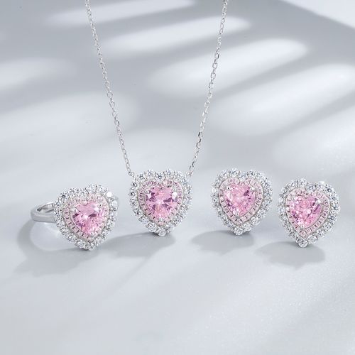 Exquisite heart-shaped birthstone necklace, suitable for mother, girl or lady. Platinum-plated square crystal zirconium pendant with a shining halo as a birthday, anniversary or Valentine's Day gift.