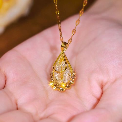 A fashionable and versatile neck chain for women, featuring a dazzling golden wire-shaped waterdrop pendant necklace, perfect for any occasion, elegant and stylish.