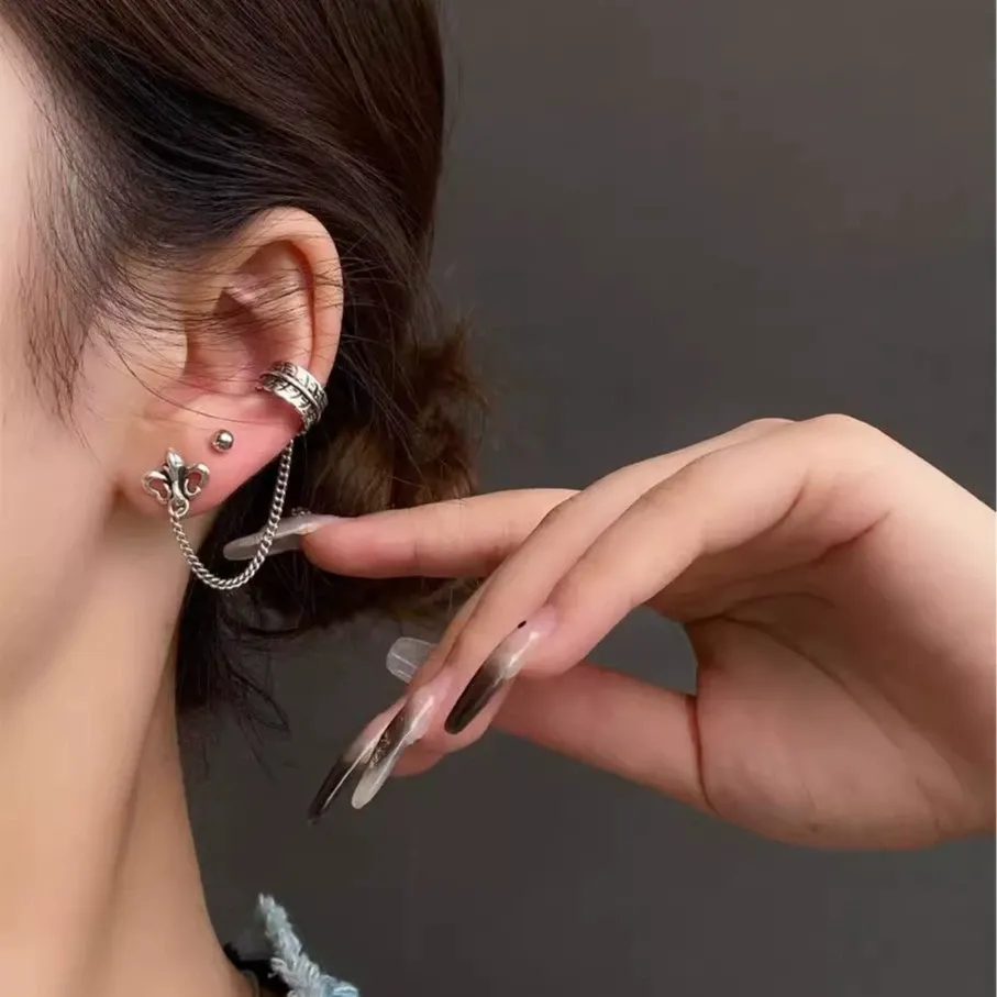 Vintage Distressed Crusader Cross Stud Earrings – Integrated High-End Ear Cuff Design