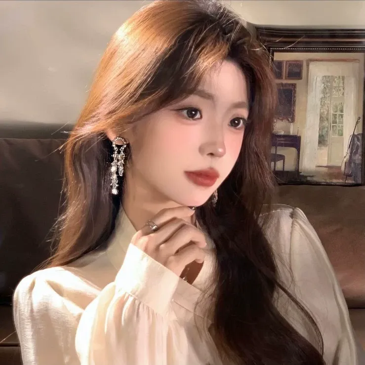 Metal Leaf Tassel Earrings – Minimalist European and American Style with 925 Silver Posts and Elegant Premium Feel