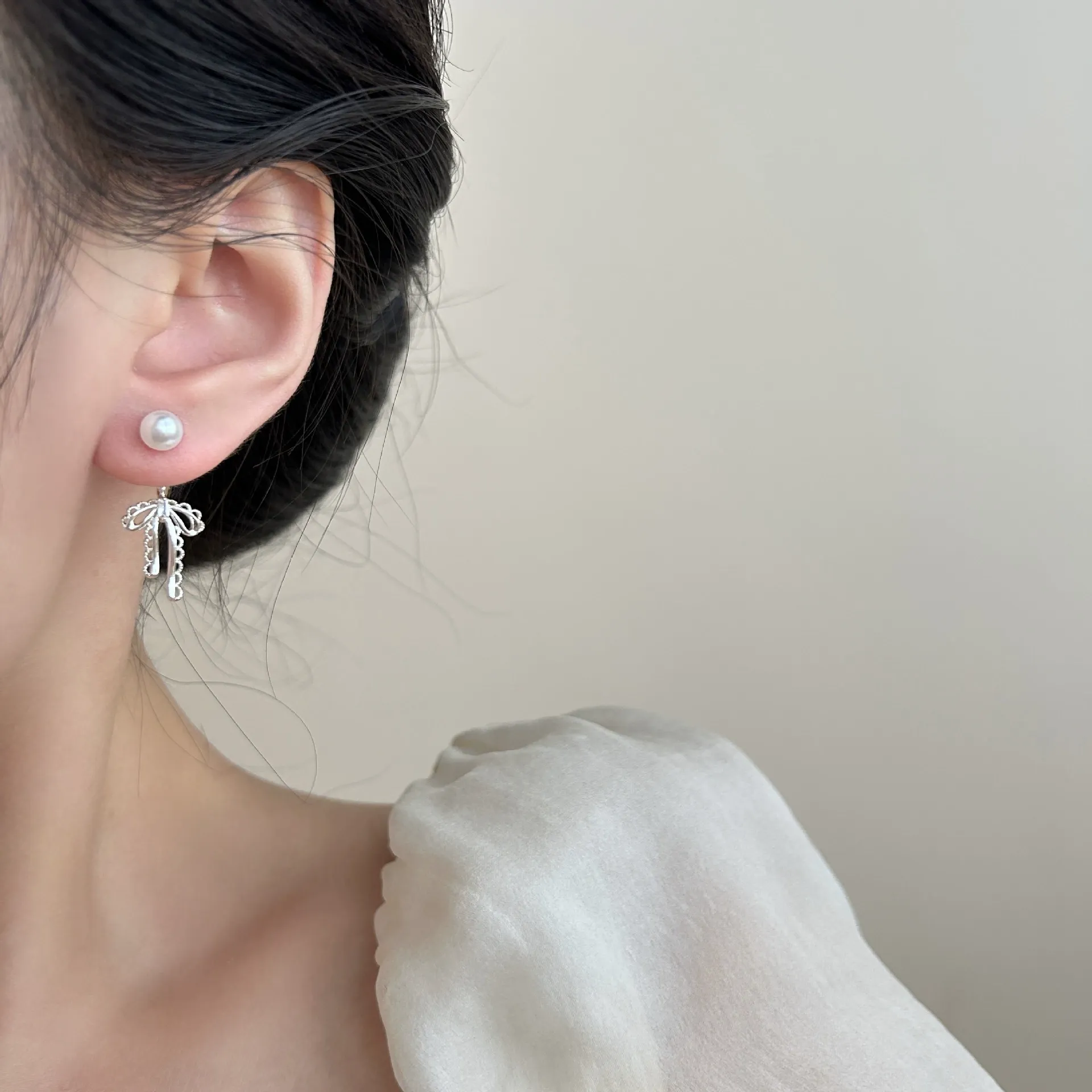 Ballet-style bow ear studs matte silver