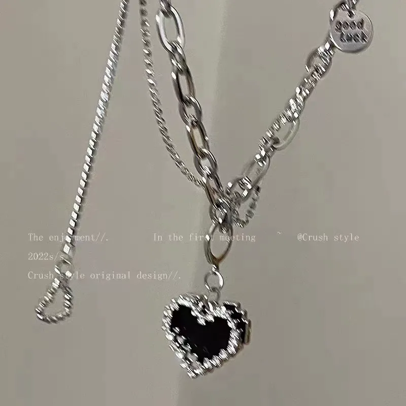 Vintage Black Mosaic Heart Necklace for Women – Hip-Hop Inspired INS Style Pendant with Unique Boutique Clavicle Chain and Premium Feel