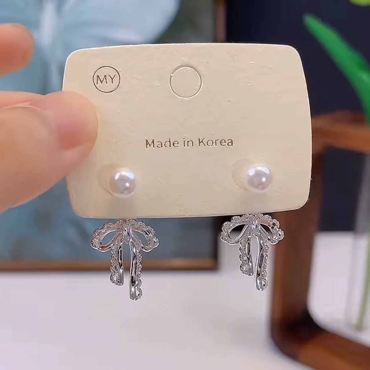 Ballet-style bow ear studs matte silver