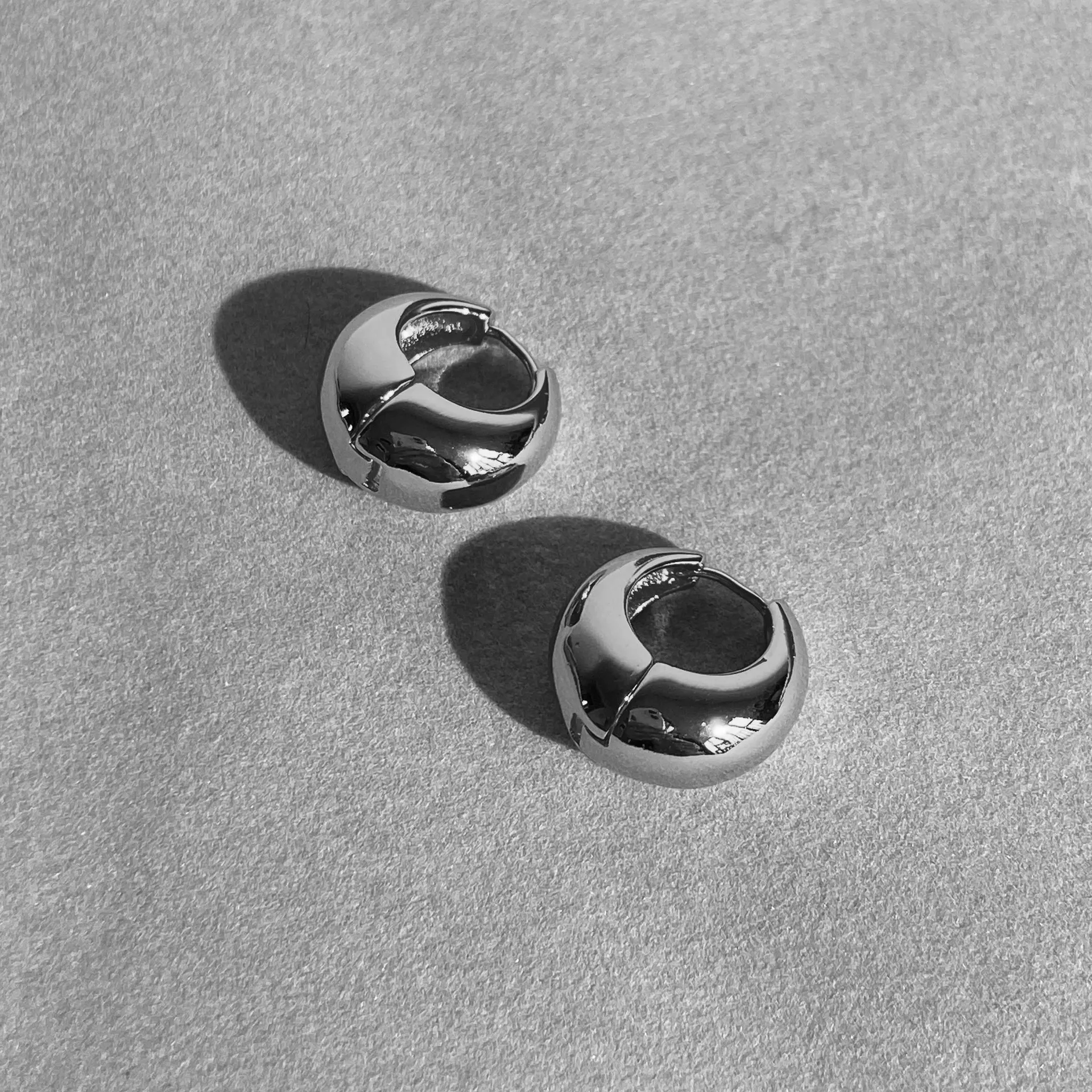 Geometric glossy silver teardrop ear studs