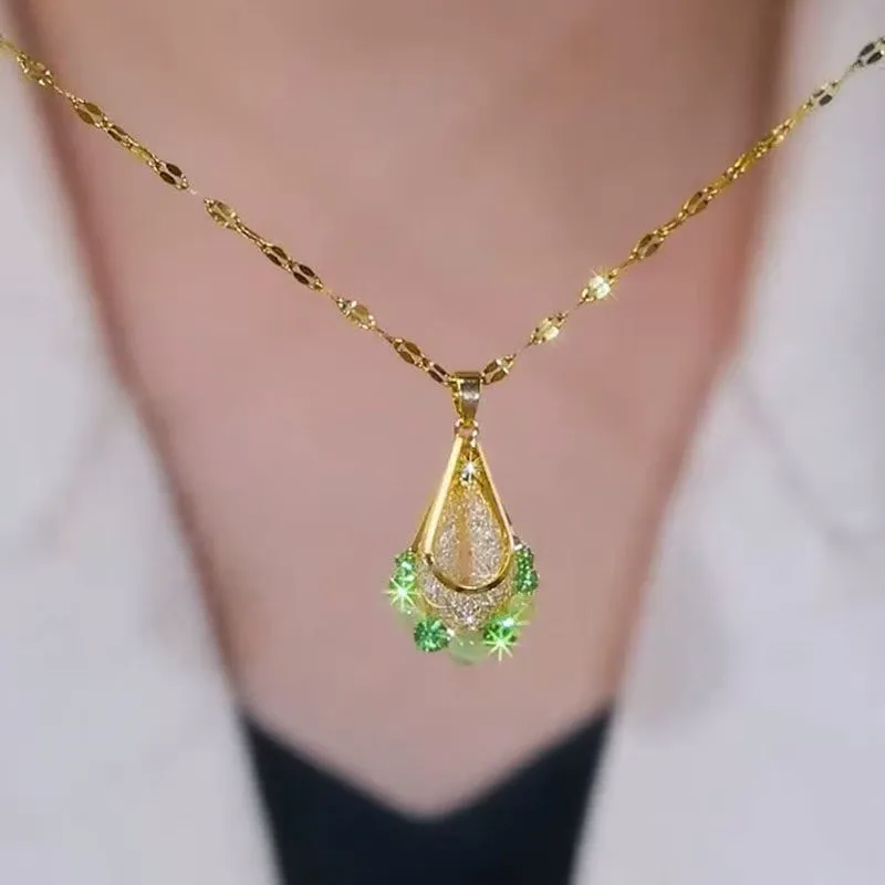 2025 New Hot-Selling Green Teardrop Necklace for Women – Ultra-Sparkling Light Luxury with Elegant Vibe