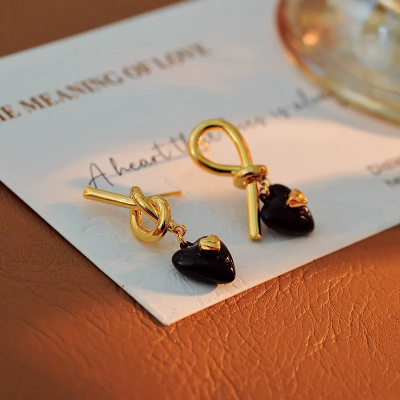 Vintage Black Heart Stud Earrings – Unique Fashion Design with 925 Silver Posts