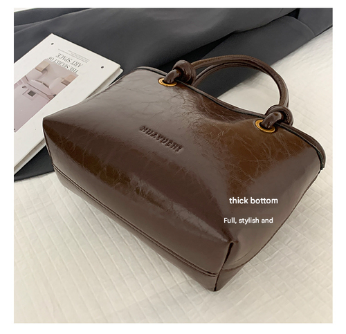 Retro waxed leather crossbody handbag in coffee color (with pendant)