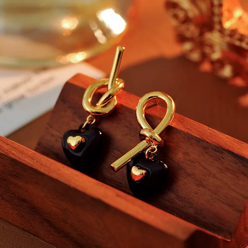 Vintage Black Heart Stud Earrings – Unique Fashion Design with 925 Silver Posts