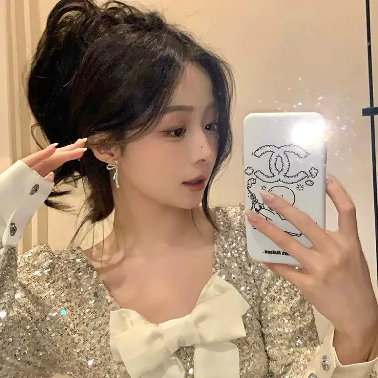 Elegant Heiress-Style Bow Earrings – Unique Light Luxury Studs with a High-End Feel