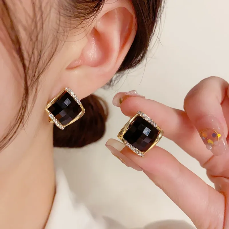 Rhinestone Black Crystal Rhombus Stud Earrings