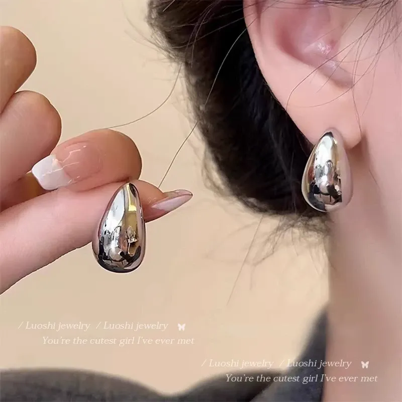 Geometric glossy silver teardrop ear studs