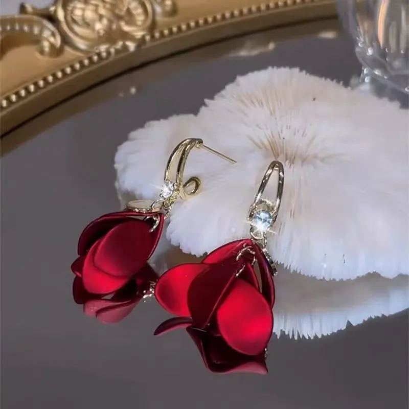 French Exquisite Red Matte Petal Earrings for Women – Elegant Light Luxury Drop Design with Boutique Fashion Style