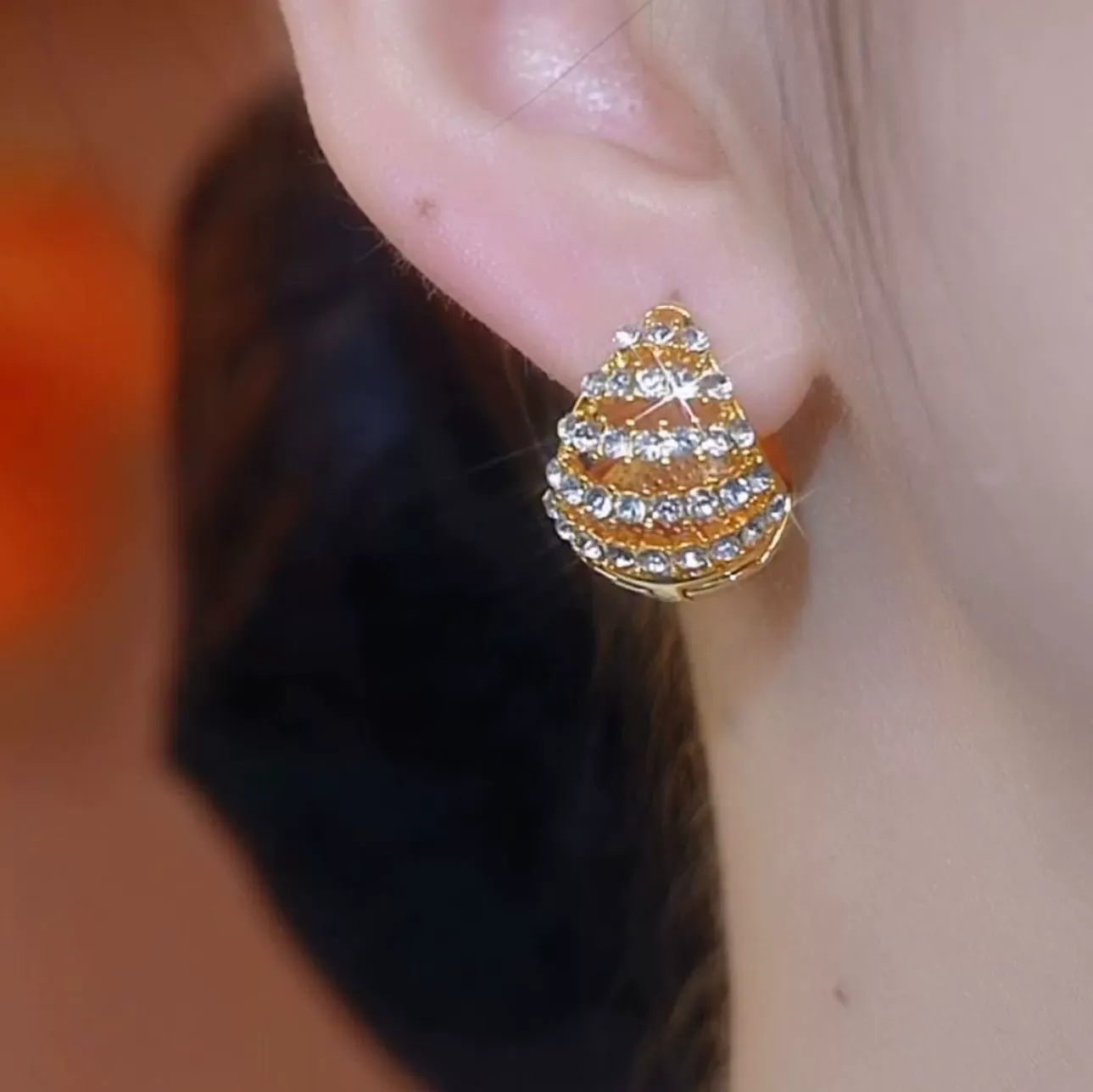 New Unique Design Hollow Full Rhinestone Earrings – Delicate and Versatile Red Double-Sided Studs for Women with Distinctive Style