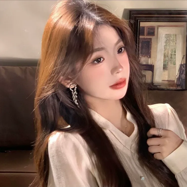 Metal Leaf Tassel Earrings – Minimalist European and American Style with 925 Silver Posts and Elegant Premium Feel