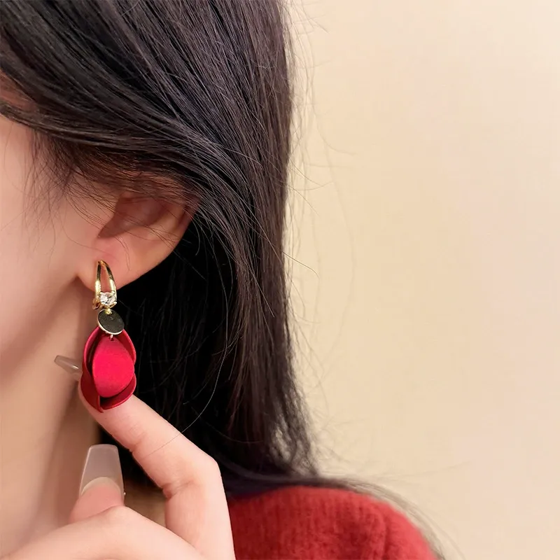 French Exquisite Red Matte Petal Earrings for Women – Elegant Light Luxury Drop Design with Boutique Fashion Style